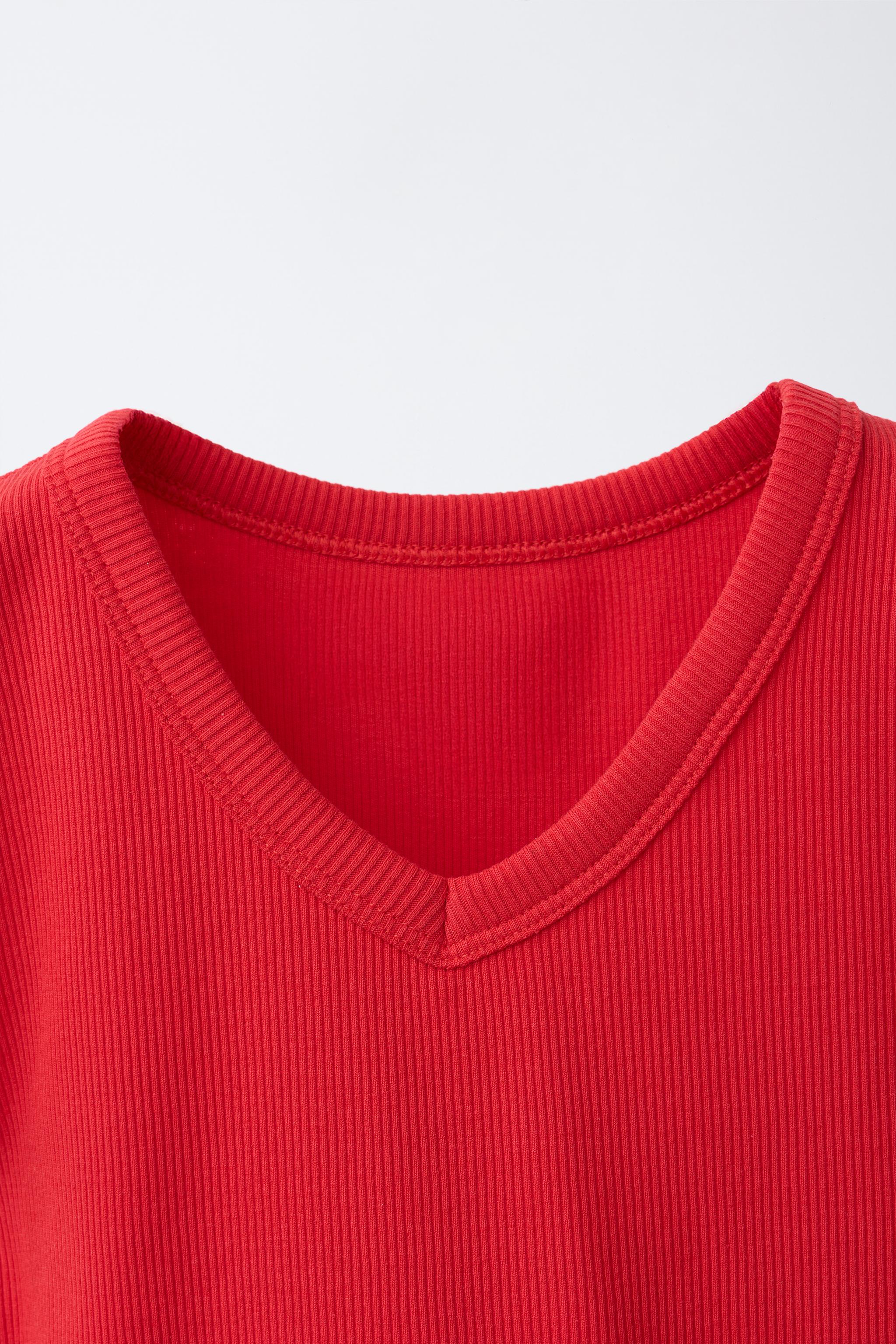 RIBBED V-NECK T-SHIRT